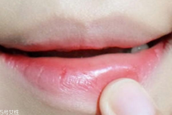 韓式咬唇妝的畫(huà)法 韓國(guó)少女妝容