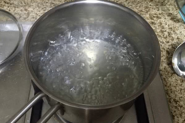 手被開(kāi)水燙了怎么辦？開(kāi)水燙傷怎么處理？