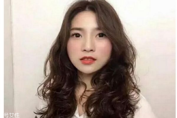 秋天長發(fā)發(fā)型 長卷發(fā)才是秋季經典款發(fā)型