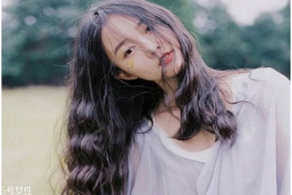 秋天長發(fā)發(fā)型 長卷發(fā)才是秋季經典款發(fā)型