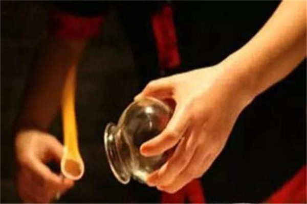 撥火罐后皮膚黑紫的原因是什么 拔火罐皮膚為什么會(huì)黑紫