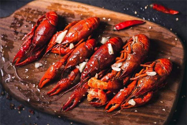 小龍蝦中午買(mǎi)的死了晚上能吃嗎 小龍蝦死后多久不能吃
