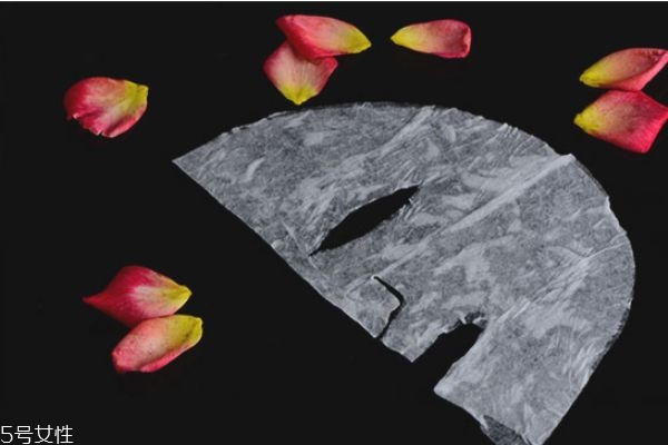 敷完面膜用冷水洗還是熱水 建議用溫水洗臉 敷完面膜用冷水洗還是熱水 建議用溫水洗臉