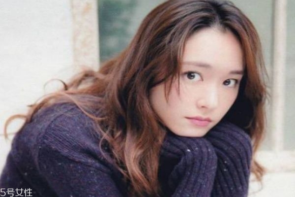 卷發(fā)比直發(fā)顯老嗎 選對發(fā)型很關鍵