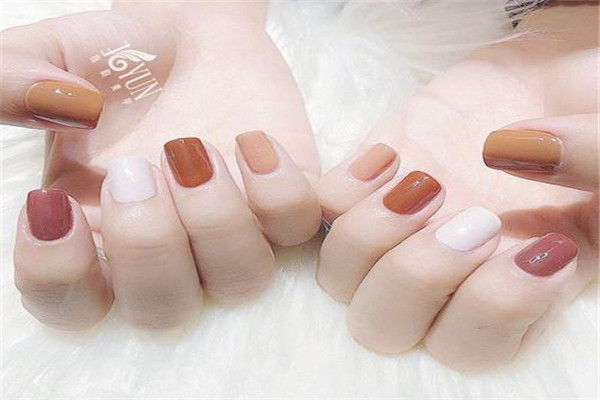 美甲后手烤黑怎么修復 美甲后修復手的方法