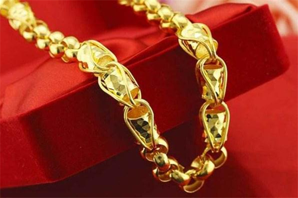 黃金項(xiàng)鏈為什么會變色 黃金項(xiàng)鏈變色了怎么辦