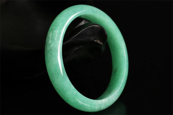 滿(mǎn)綠翡翠怎么鑒別 滿(mǎn)綠翡翠真假鑒定