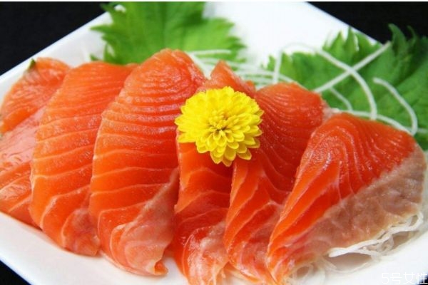 什么人群不能吃鱒魚(yú)呢 鱒魚(yú)怎么做好吃呢