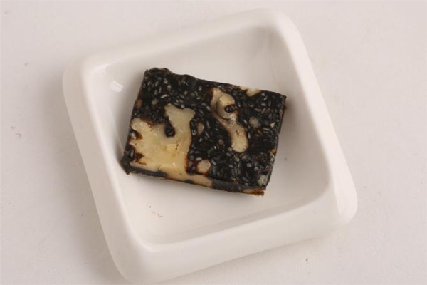 阿膠糕吃多了會(huì)怎樣 阿膠糕一天吃?xún)蓧K多嗎