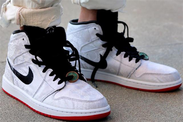 aj1白絲綢國(guó)內(nèi)發(fā)售時(shí)間 aj1白絲綢多少錢(qián)