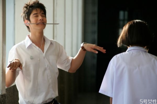 男人為什么忘不掉初戀 男人還愛(ài)著初戀表現(xiàn)