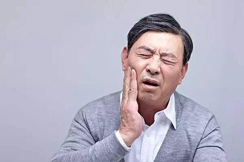 口腔潰瘍能吃無花果嗎 口腔潰瘍?yōu)槭裁捶磸桶l(fā)作