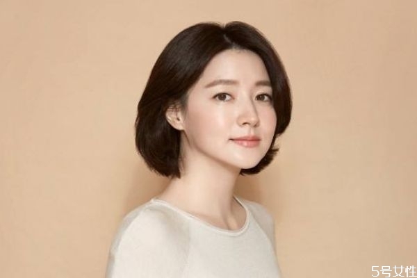 臉上長痘痘可以化妝嗎 經(jīng)?；瘖y長痘痘怎么辦