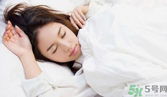 睡覺流口水是什么原因？睡覺流口水怎么辦？