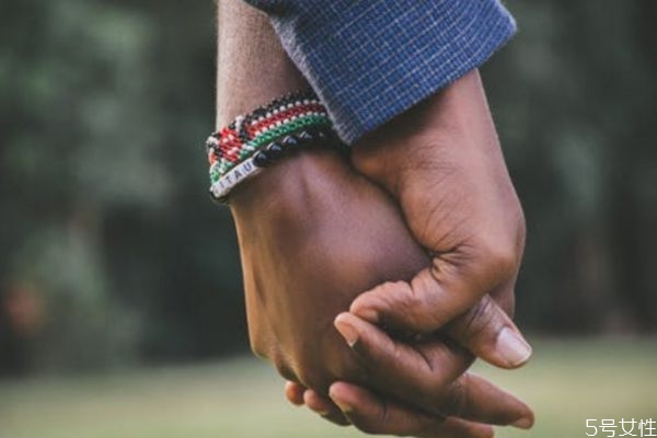 男人長(zhǎng)期出軌說明什么 經(jīng)常出軌的男人的心理