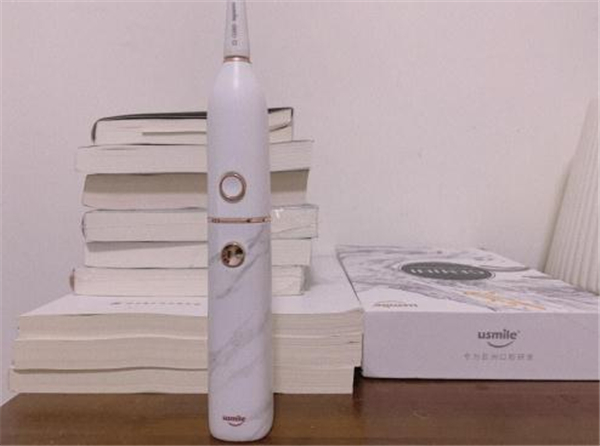 電動(dòng)牙刷和普通牙刷哪個(gè)好？小編真實(shí)測(cè)評(píng)分享