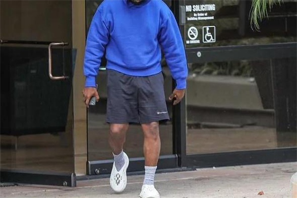 yeezy洞洞鞋開箱測評(píng) yeezy洞洞鞋怎么搭配