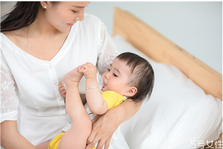 溫好沒(méi)吃的母乳可以放回冰箱嗎 為什么不建議用熱水加熱母乳