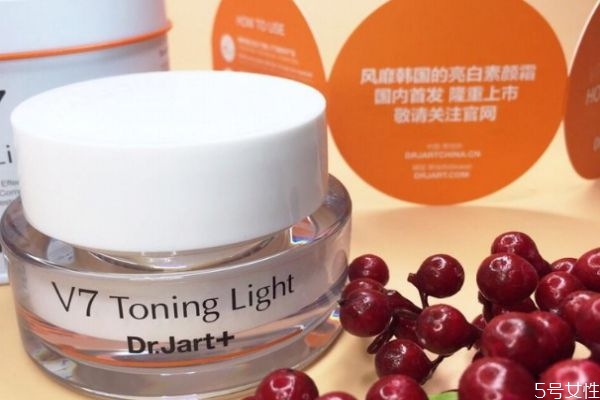 長(zhǎng)時(shí)間用素顏霜可以變白嗎 過期素顏霜用了會(huì)爛臉嗎