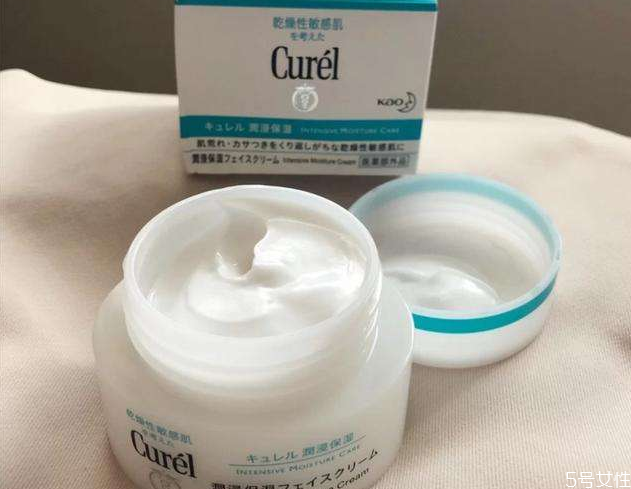 保濕面霜開(kāi)了一年還能用嗎 保濕面霜的主要成分是什么