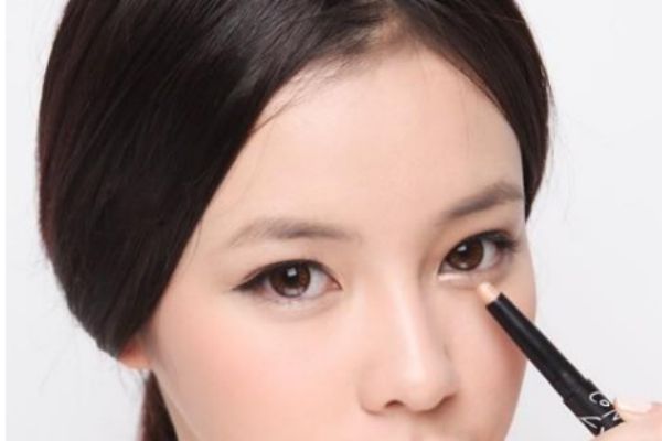 內(nèi)雙畫(huà)什么眼妝好看 內(nèi)雙眼妝應(yīng)該怎么畫(huà)