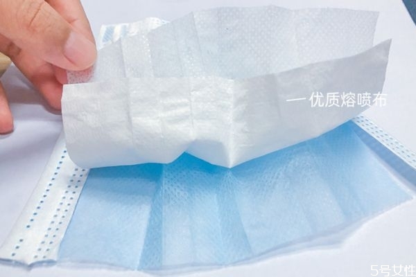 口罩戴反了會(huì)有影響嗎 口罩戴反了一點(diǎn)用都沒有嗎