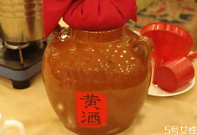 超市里能買(mǎi)到正宗的黃酒嗎 如何在超市里選擇黃酒