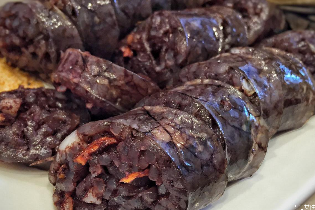 血腸是蒸還是煮好吃 買(mǎi)回來(lái)的血腸怎么吃