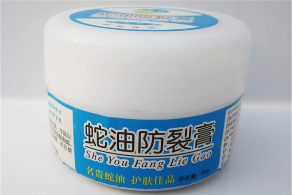 蛇油膏涂上為什么會疼 蛇油膏和凡士林哪個(gè)好