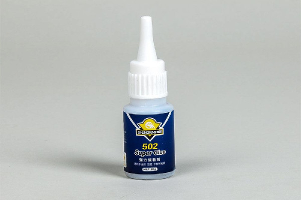 502膠水對皮膚有害嗎 502膠水會(huì)腐蝕皮膚嗎