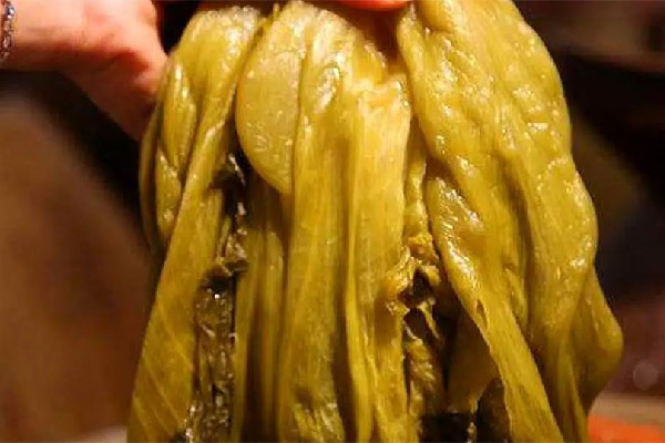 酸菜用涼水投好還是熱水投好 酸菜用開(kāi)水燙的方法