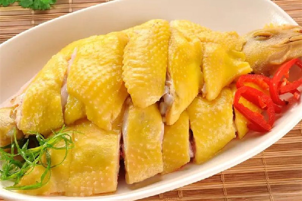 白切雞用開(kāi)水煮還是冷水煮 白切雞要怎么做皮肉才會(huì)緊實(shí)