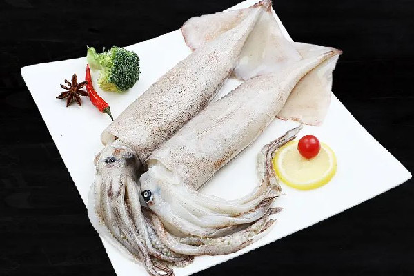 新鮮魷魚(yú)有點(diǎn)臭了還能吃嗎 新鮮魷魚(yú)有臭味正常嗎
