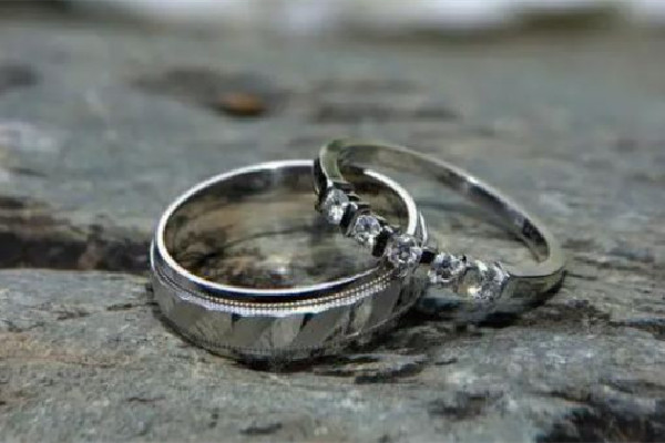 婚戒的由來(lái)與意義 婚戒可以提前買(mǎi)提前戴嗎