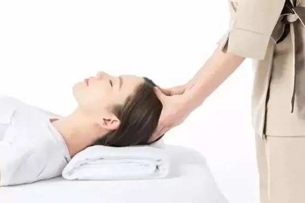 中南路百艾云集經(jīng)絡減肥艾灸調(diào)理店肩頸按摩后舒服嗎 肩頸按摩有疙瘩是什么