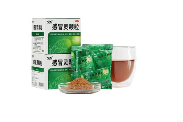 999感冒靈顆粒和布洛芬能一起吃嗎 999感冒靈顆?？梢院桶⒛髁帜z囊一起吃嗎