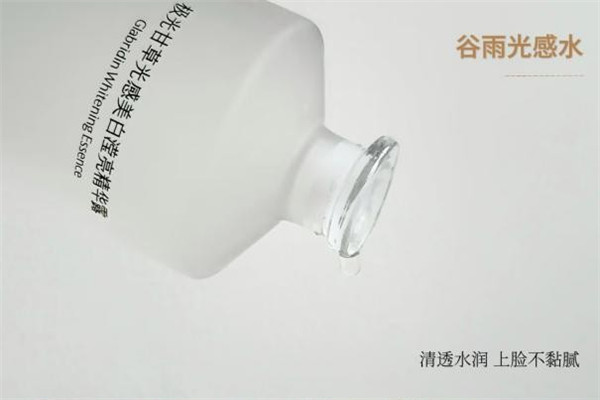 有沒有可以快速提亮的爽膚水推薦？實測揭秘這款讓肌膚煥白的寶藏光