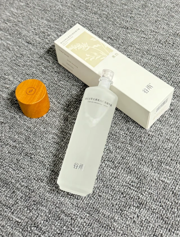 亞洲肌天生易黃？第一瓶 “提亮水” 讓暗沉臉告別 “蒙灰感”