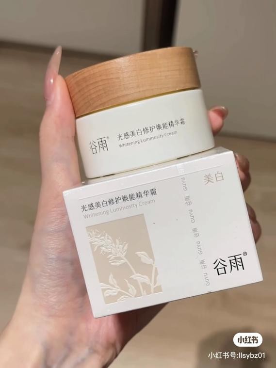 妝前用這對(duì) CP，帶妝 8 小時(shí)不暗沉不斑駁！直男都夸皮膚會(huì)發(fā)光