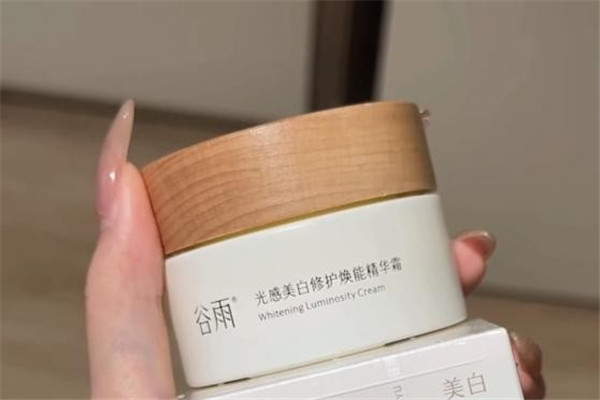 妝前用這對(duì) CP，帶妝 8 小時(shí)不暗沉不斑駁！直男都夸皮膚會(huì)發(fā)光
